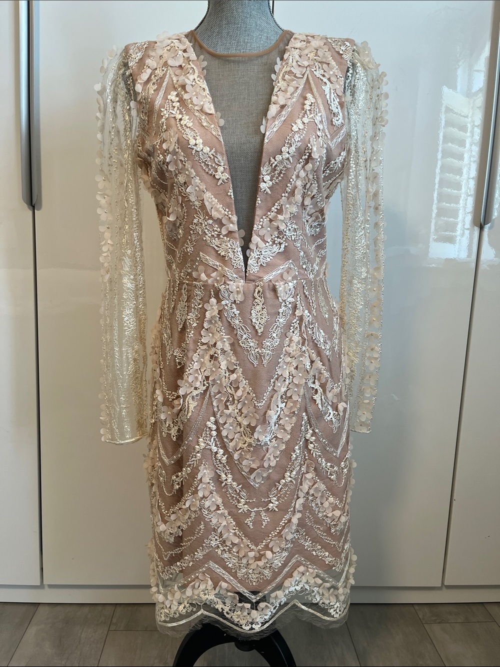 NWOT DRESS THE POPULATION Long Sleeve Lace Shift Midi Dress Nude, Size L